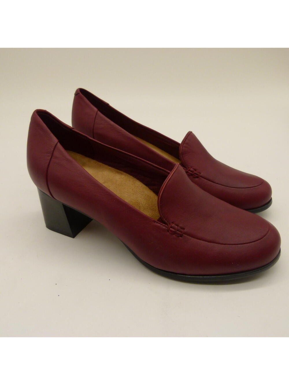 NWOT Trotters leather dard red burgundy quincy pump 9 WW Wide